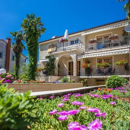 Apartmán Garden View In For 2 - 3 Persons *
